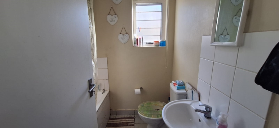 2 Bedroom Property for Sale in Pelican Park Western Cape